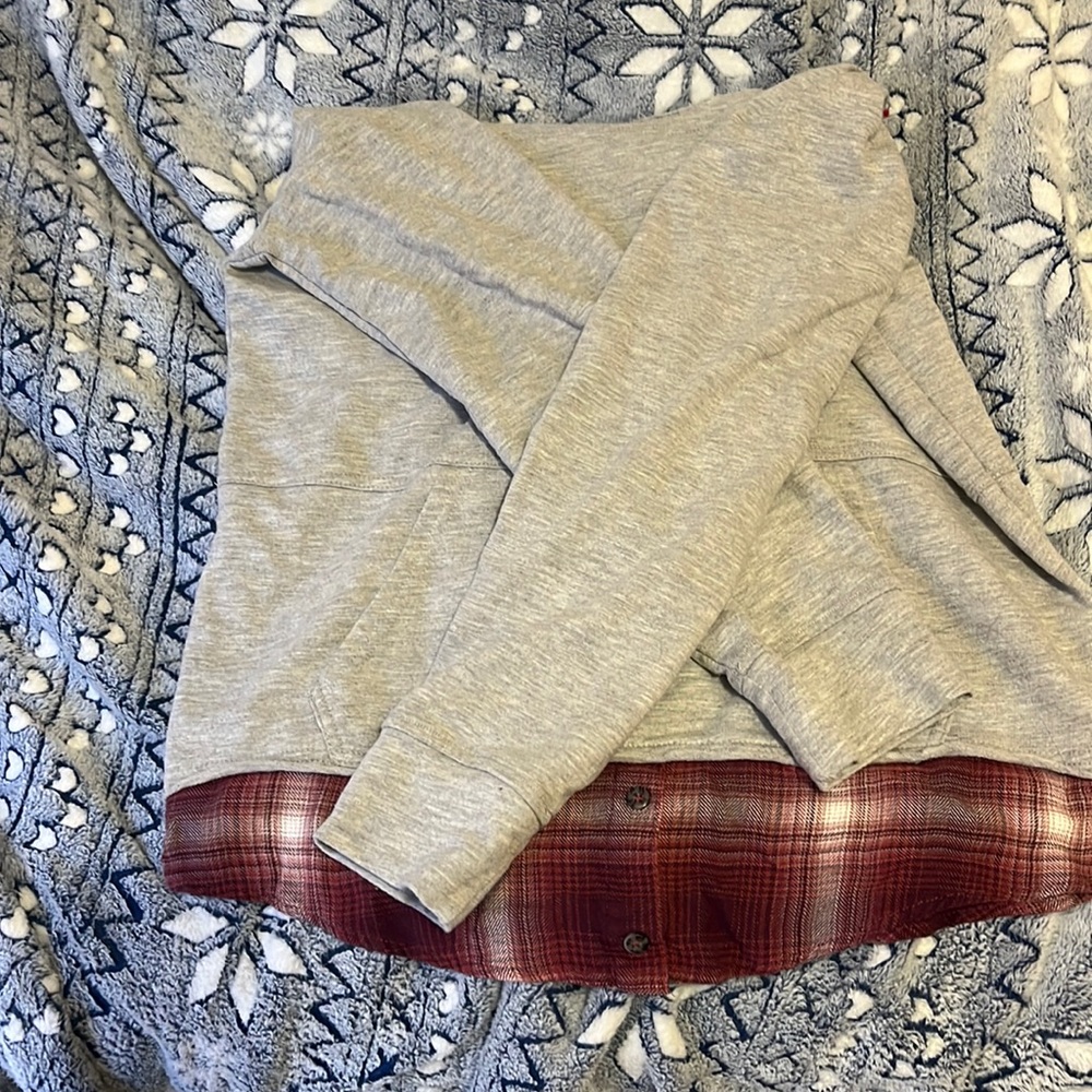 Long sleeved light gray hooded shirt with flannel design